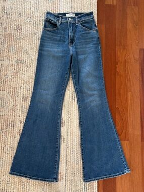 Abercrombie & Fitch High-Rise Women’s Flared Jeans